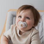 LOVI Svjetleća silikonska duda dinamična CAPICHILL, 2 kom, zelena/siva - Slika 3
