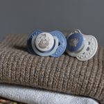 LOVI Svjetleća silikonska duda dinamična NIGHT&DAY, 2 kom, plava - Slika 3